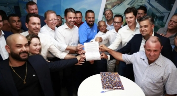 Governo firma convênio para construção de apartamentos em Aparecida